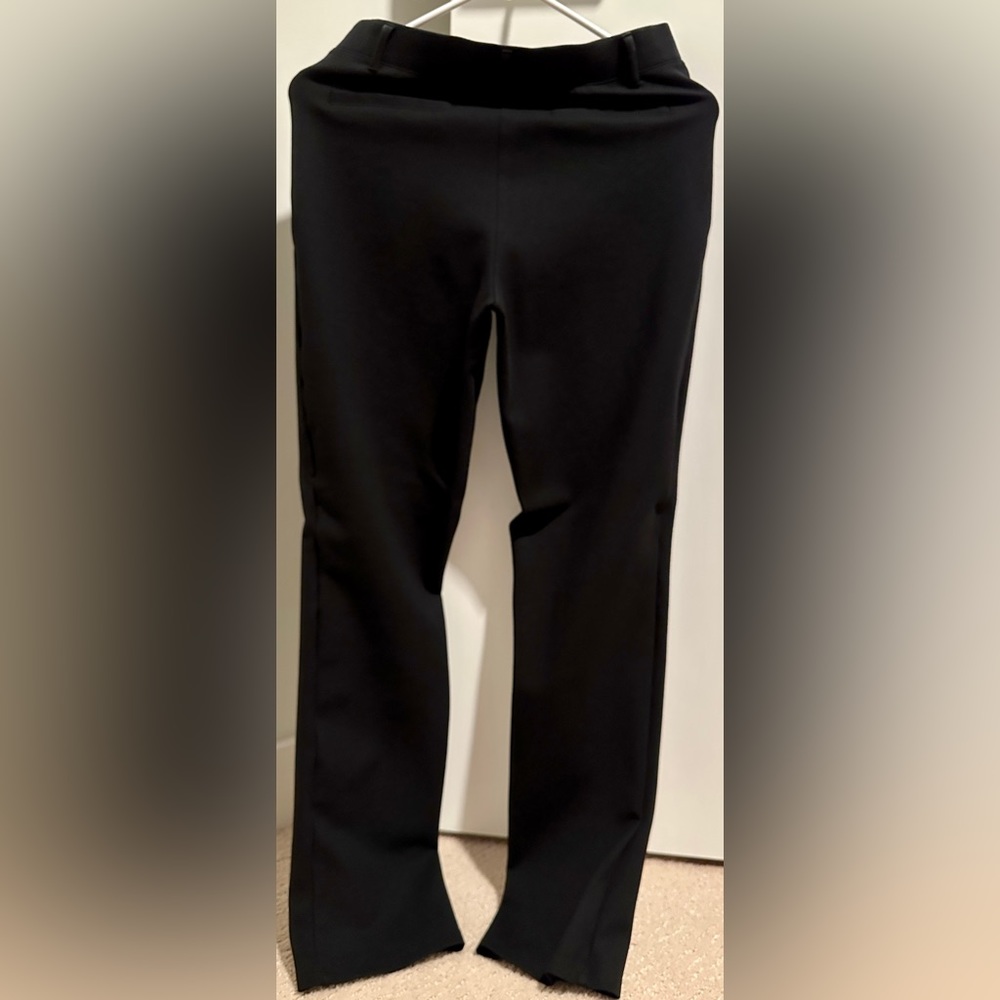 Never worn Quince Women Ultra Stretch Ponte Straight Leg Pant, Black, Medium